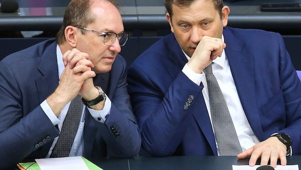 Klingbeil unter Druck: Zwei Ministerien wollen Milliarden extra