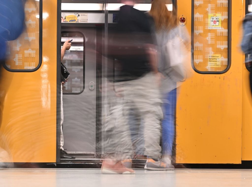 Berliner-Polizei kontrolliert in Bussen und Bahnen nach Messern