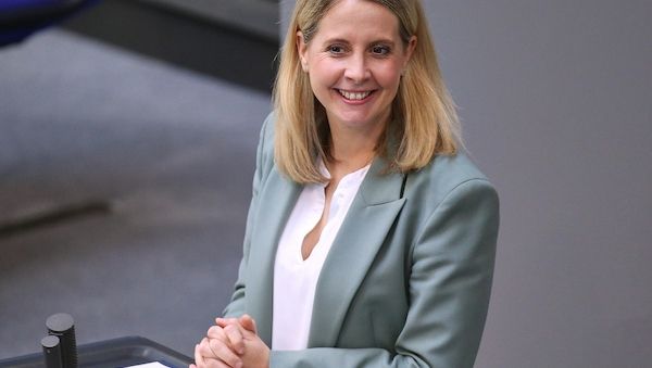 Hubertz will mehr Wohnungen in leeren Büros und auf Supermärkten