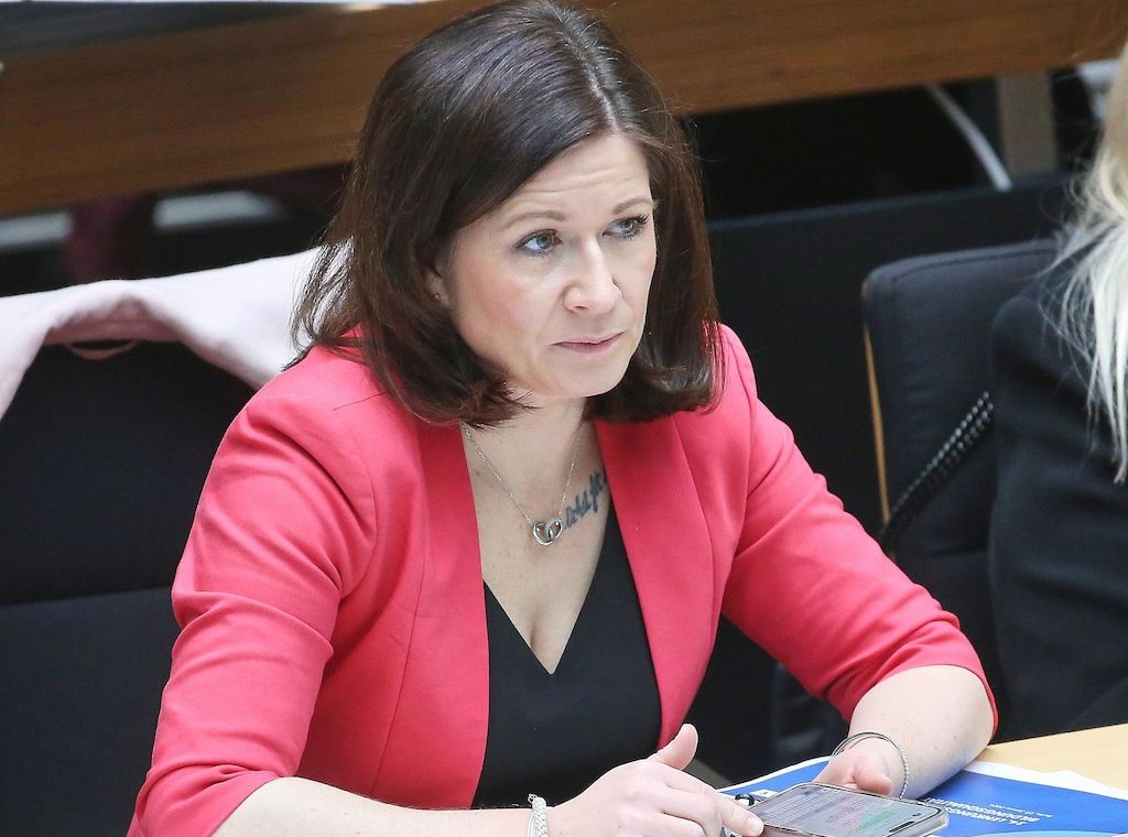 Berlin erweitert Sprechzeiten des Sorgentelefons zur Zeugnisvergabe
