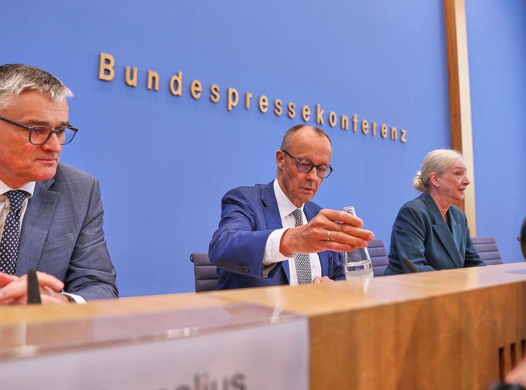 Merz will keine Feiertage abschaffen