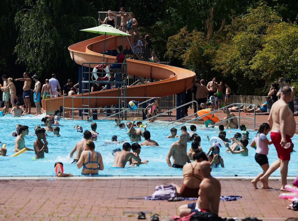 Berliner-Freibadbesuch mit Superferienpass für Kinder und Jugendliche