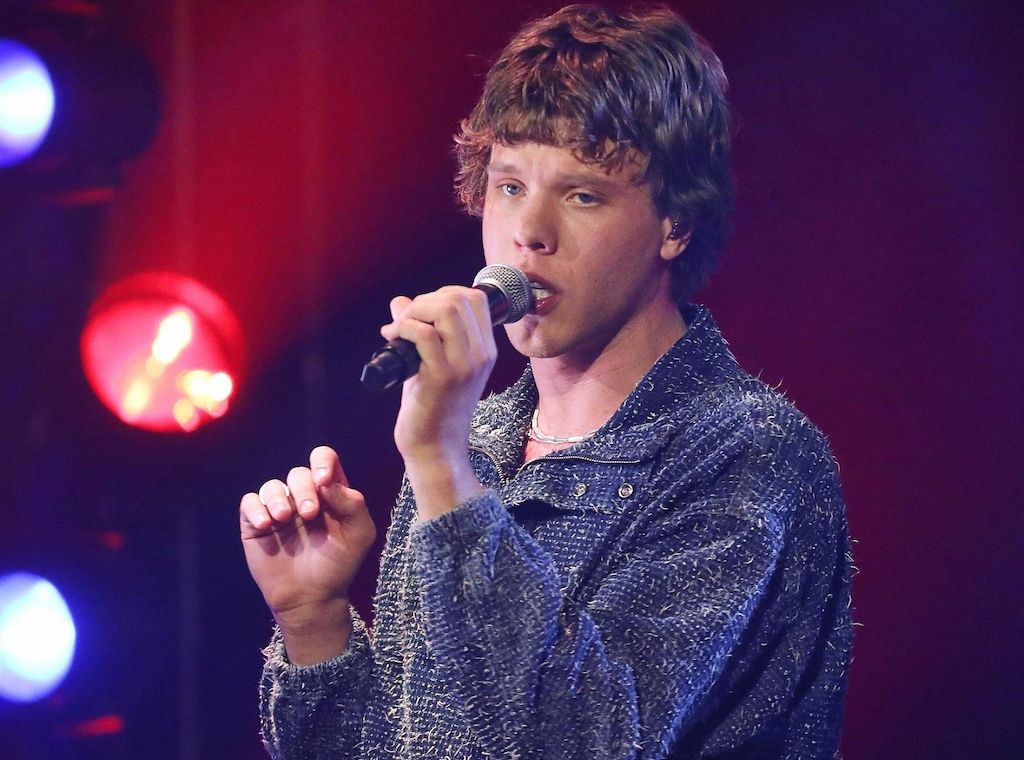 Alex Warren führt Single-Charts weiter an - Zartmann auf Rang drei