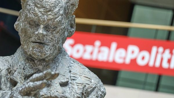 Brandt-Sohn blickt mit "Mitleid und Sorge" auf Kniefall des Vaters