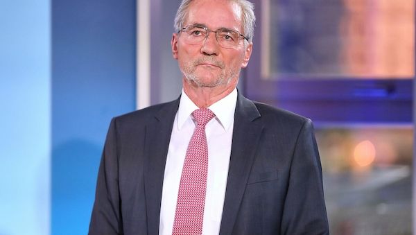 Ex-SPD-Chef Platzeck verteidigt Moskau-Reisen