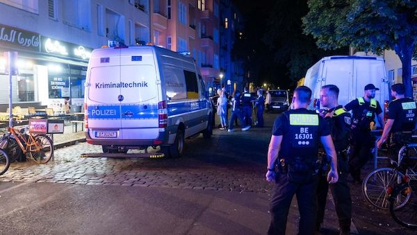 Berlin: Auseinandersetzung mit 40 bis 60 Menschen - Mann stirbt