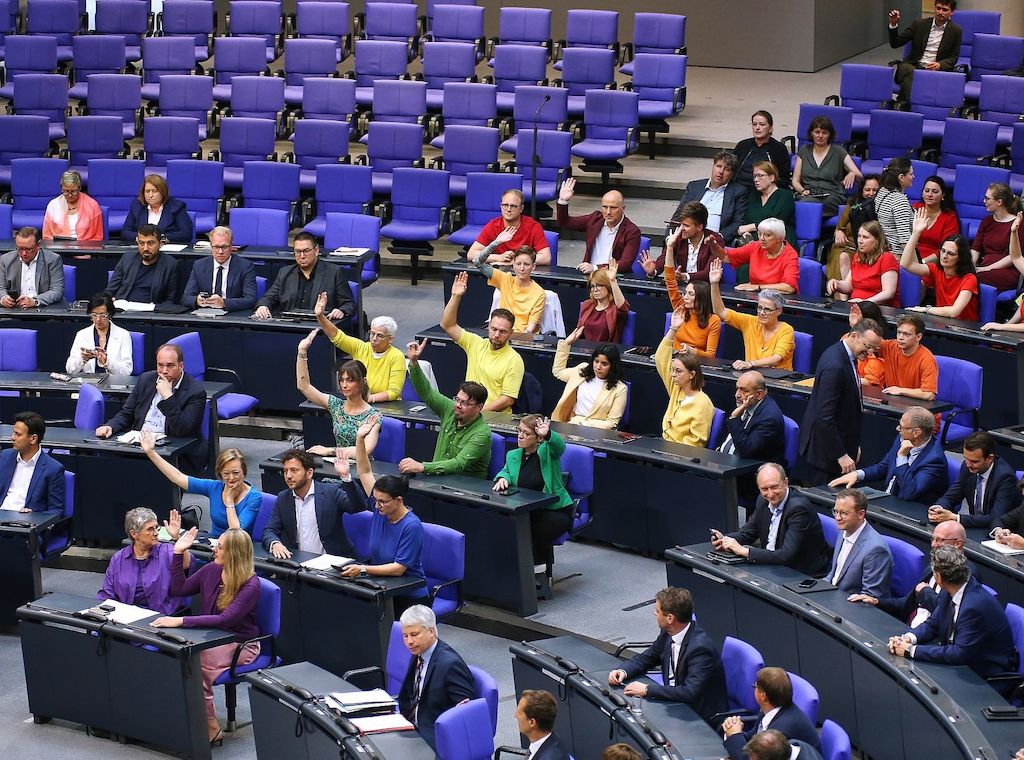 Grüne warnen Klöckner vor "Kulturkampf" im Plenarsaal