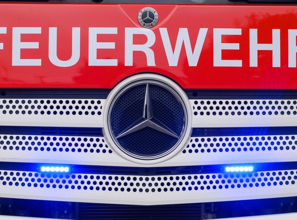 Feuerwehrauto im Landkreis Oberhavel in Brandenburg umgekippt: Sechs Einsatzkräfte verletzt