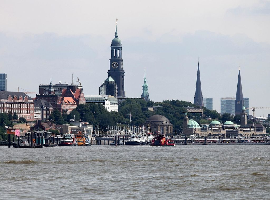 Hamburg zieht positive Straßenbaumbilanz und wird als Stadt der Bäume ausgezeichnet