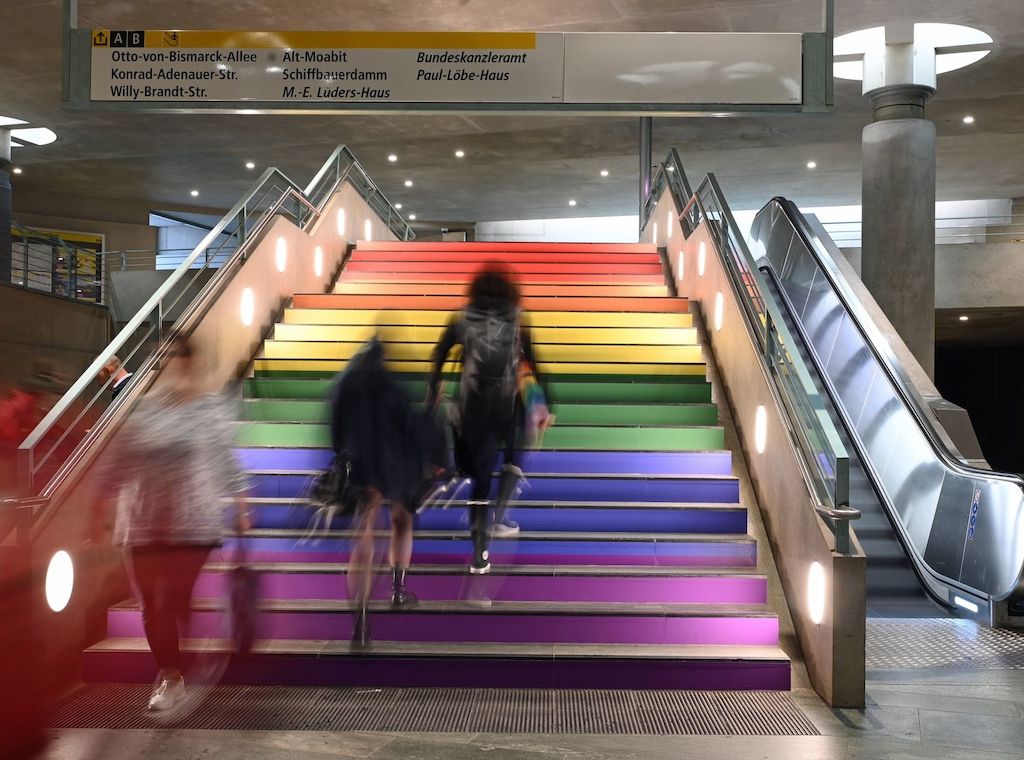 Berliner Verkehrsbetriebe: U-Bahnhof Bundestag nun bunt
