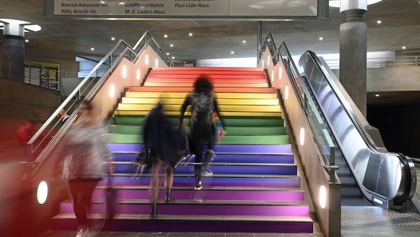 Berliner Verkehrsbetriebe: U-Bahnhof Bundestag nun bunt