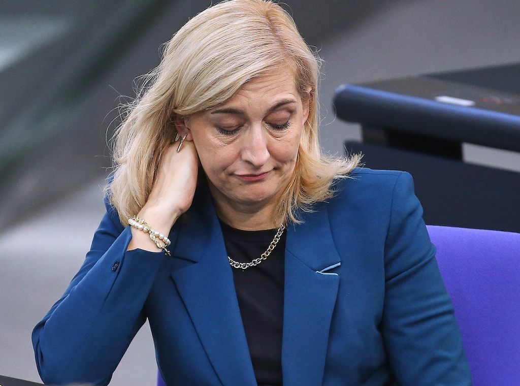 Gesundheitsministerin räumt Milliarden-Risiko bei Masken-Klagen ein