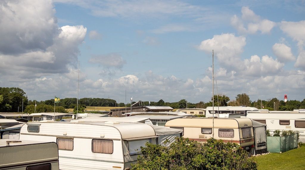 Camper-Streit auf Rügen eskaliert – Seniorin schlägt zu