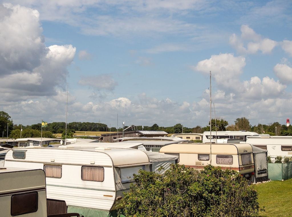 Camper-Streit auf Rügen eskaliert – Seniorin schlägt zu