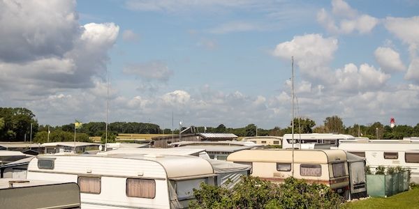 Camper-Streit auf Rügen eskaliert – Seniorin schlägt zu