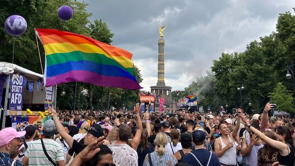 Berliner CSD mit lautem Protest und erhöhtem Schutz