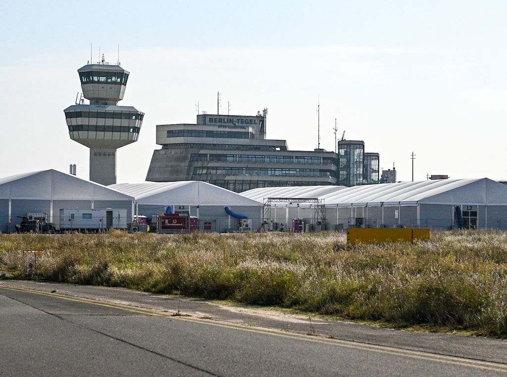 Flüchtlingsunterkunft in Berlin-Tegel: Menschen ziehen für Umbau aus