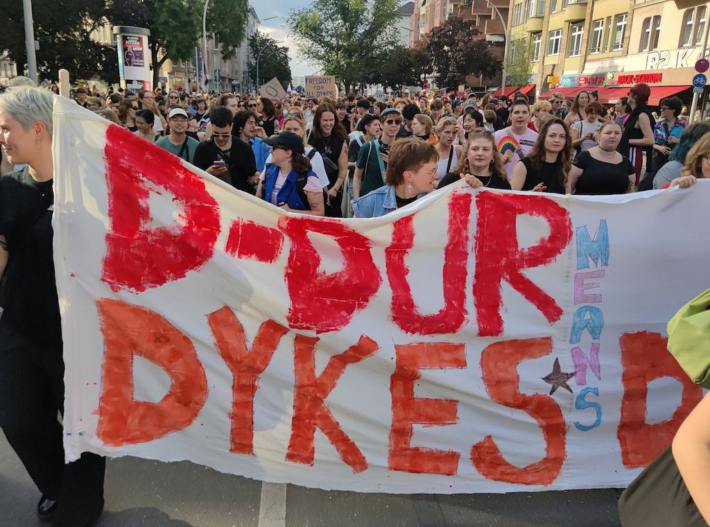 Mehrere Tausend Teilnehmer bei "Dyke-March" in Berlin