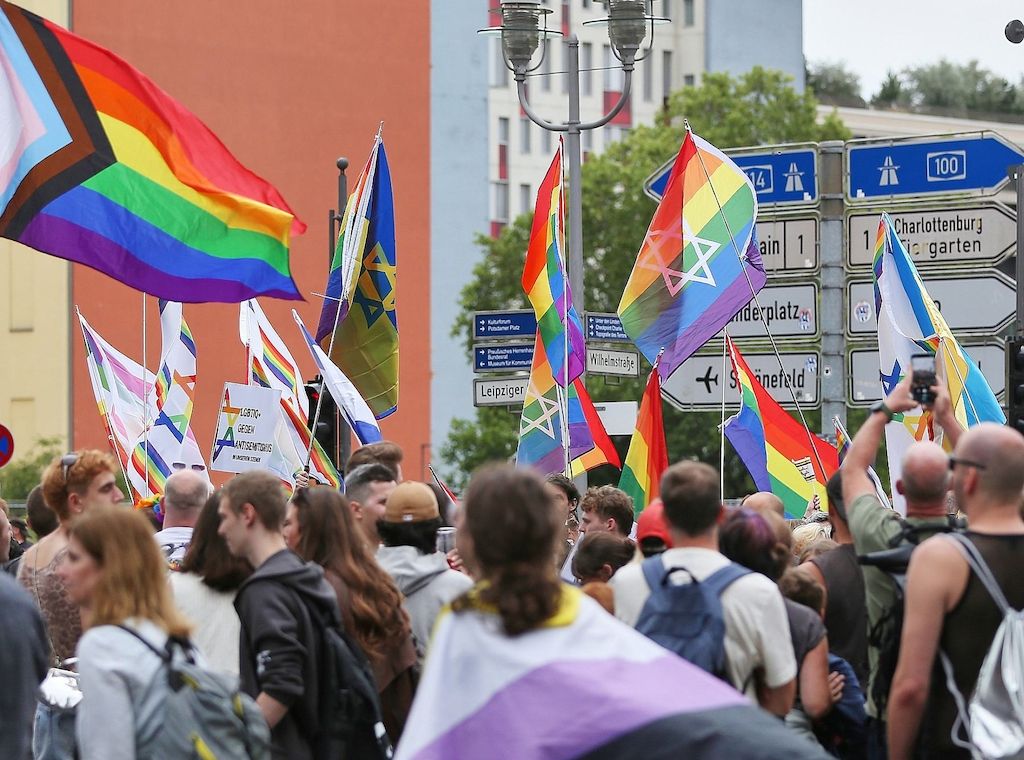 Wegner: "Regenbogenfahne steht für die Grundwerte dieser Stadt"