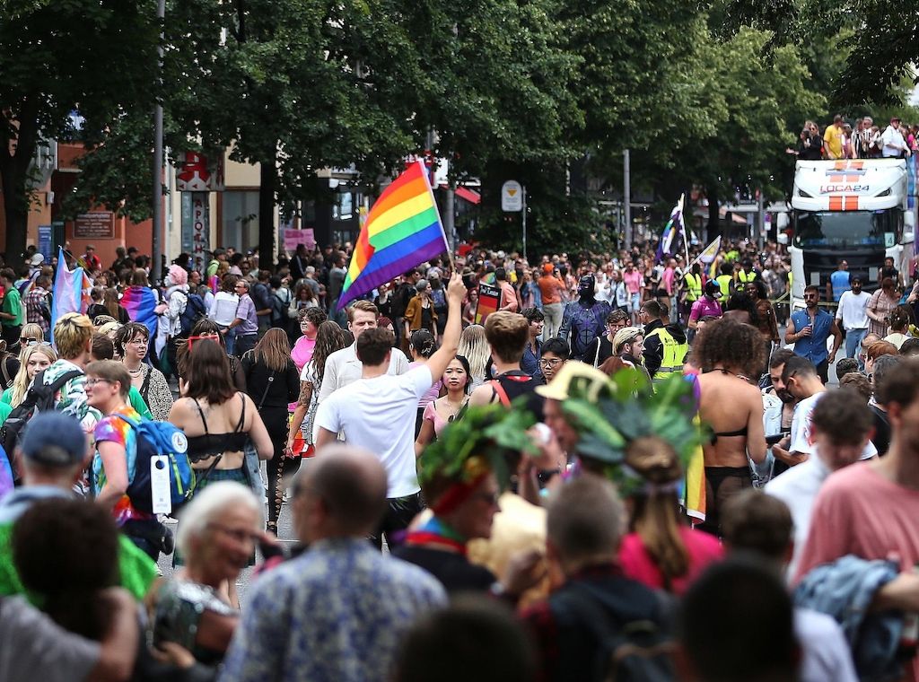 64 Festnahmen im Umfeld des CSD in Berlin - 3 Polizisten verletzt