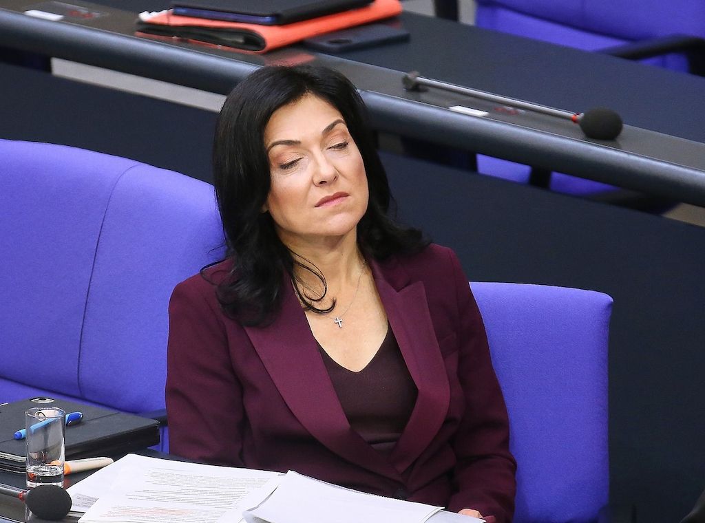 Rente: Linke und Grüne werfen Reiche Lobbyismus und Untätigkeit vor