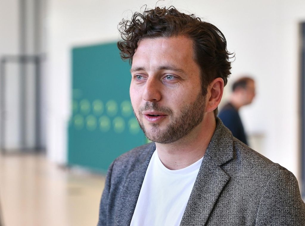Grünen-Chef Banaszak besucht Frankfurt (Oder)