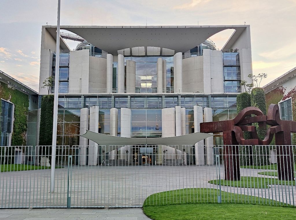 DGB fordert Autogipfel mit Merz