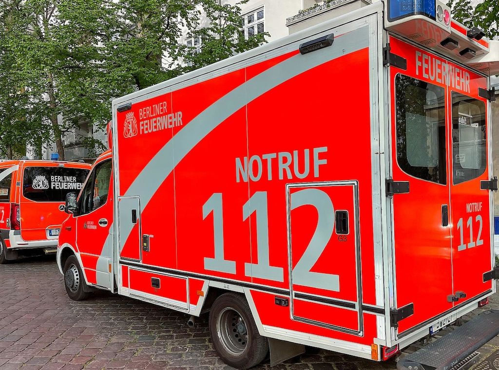 Schwerer Unfall zwischen Stadtbahn und Auto in Stuttgart