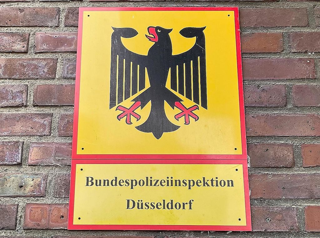 Jugendlicher mit Schreckschusswaffe und Drogen am Düsseldorfer Hauptbahnhof festgenommen