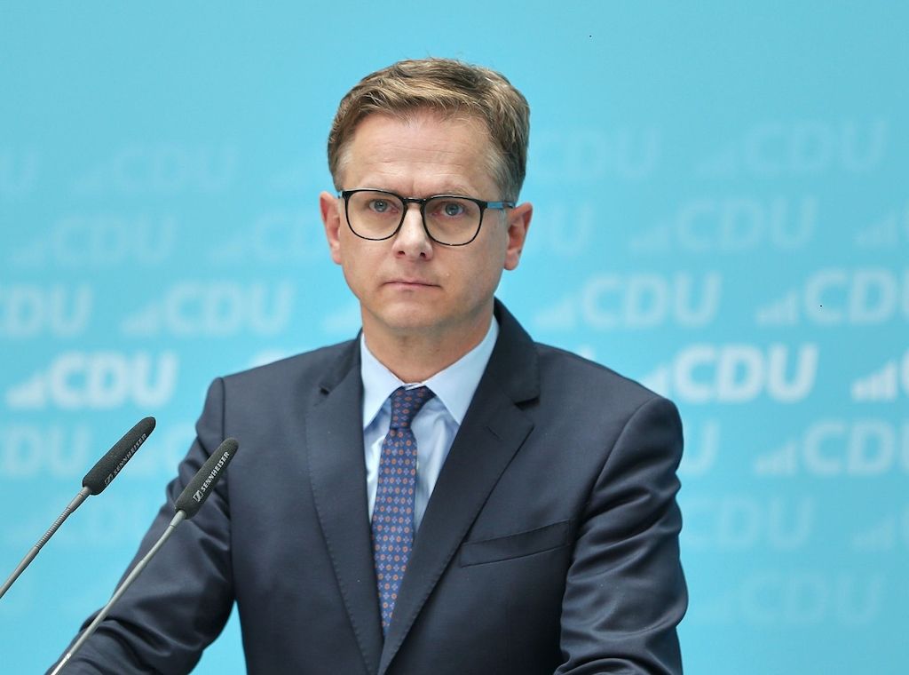 Linnemann sieht Schröder als Vorbild für Arbeitsmarktreform