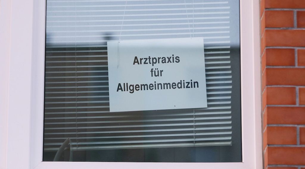 Einnahmen in Praxen steigen leicht - starkes Plus bei Aufwendungen
