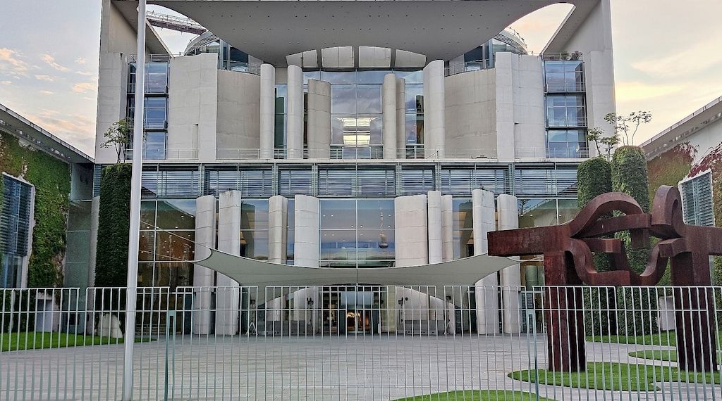 DGB fordert Autogipfel mit Merz