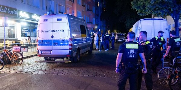 Berlin: Auseinandersetzung mit 40 bis 60 Menschen - Mann stirbt
