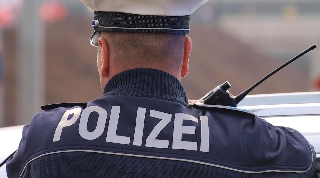 Auseinandersetzung in Kreuzberg - Personengruppe greift mit Waffen an