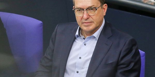 Dobrindt wirft Berlin mangelnde Prüfung bei Einbürgerungen vor