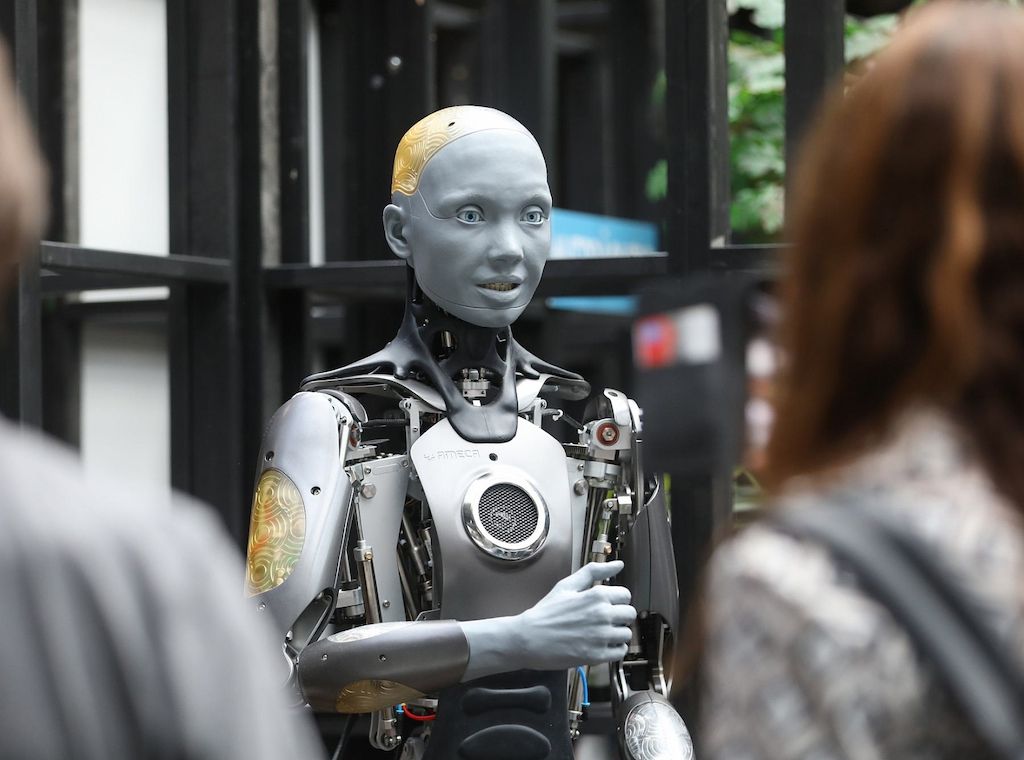 DRK-Präsidentin: Roboter können keine Pflege-Fachkräfte ersetzen