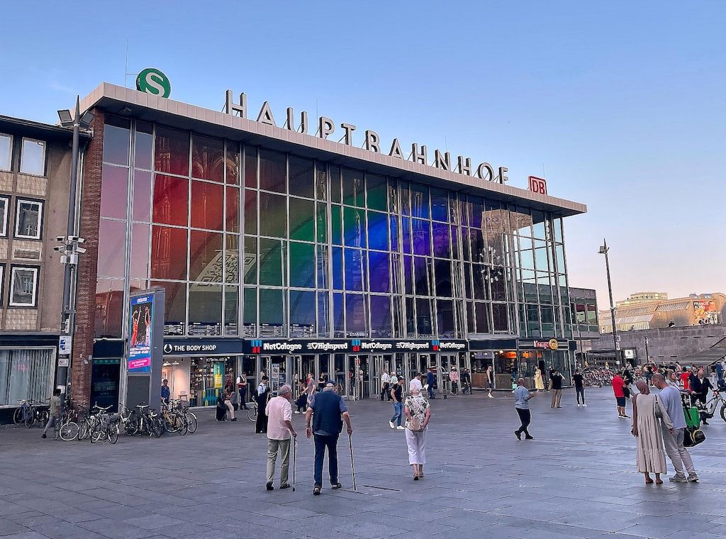 Mann erleidet schweren Stromunfall im Kölner Hauptbahnhof
