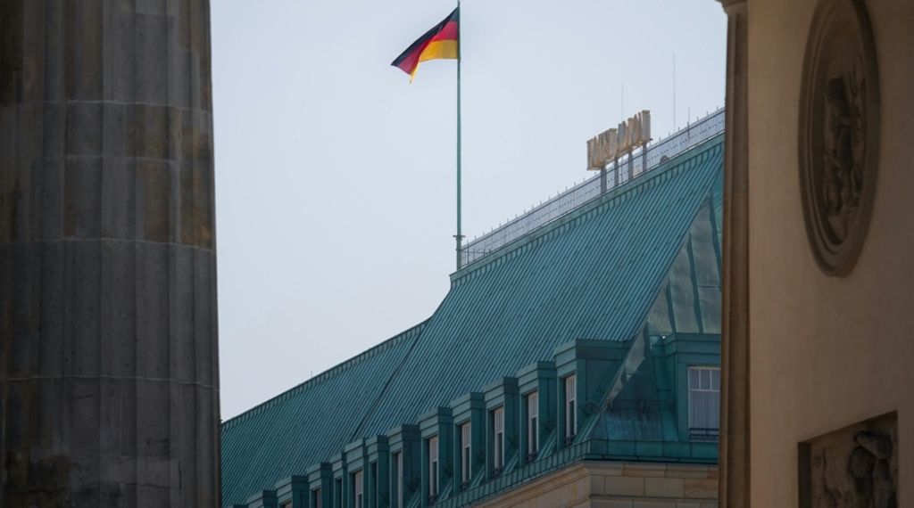Experte Tobias Klingelhöfer: Stimmt es, dass viele Deutsche das Grundgesetz kaum kennen?