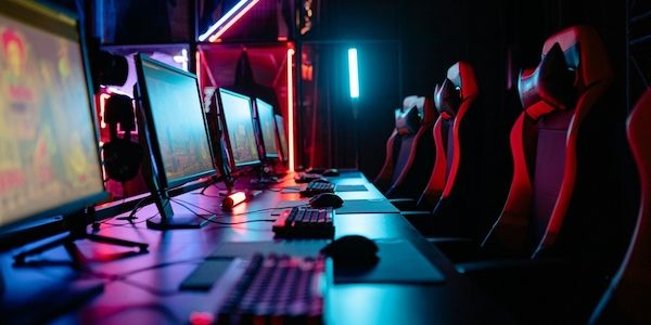 ARAG-Experten: Für viele Außenstehende ist Gaming ein Buch mit sieben Siegeln 