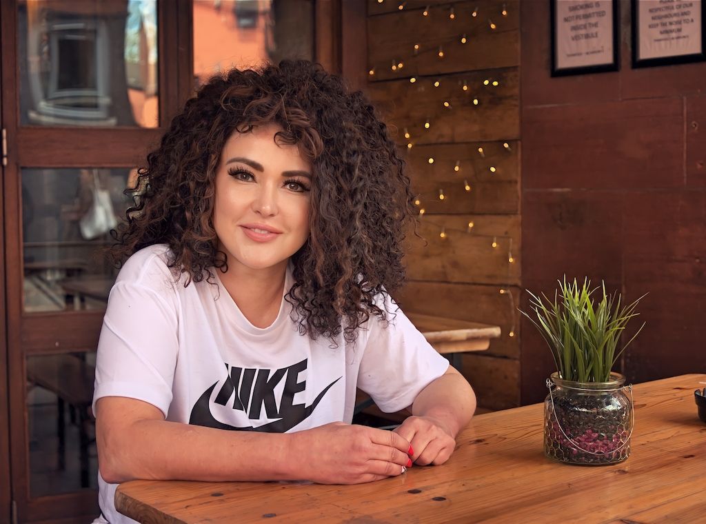 Ines Mokrani räumt auf mit alten Paradigmen und zeigt wie Unternehmen mit Vielfalt Spitzenleistungen erzielen können 