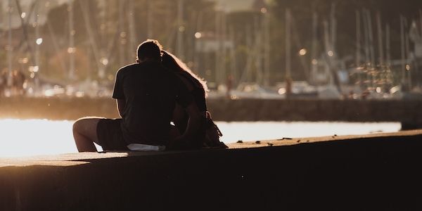 Falsches Spiel mit der Liebe? -Tipps für alle, die ihr Glück zum Valentinstag online suchen
