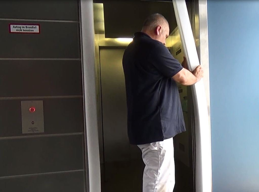 Schutz für Türzargen, Türblätter und Handläufe mit Frame Cover U-Schalen, bei Umzug, Bau- und  Renovierungs-Arbeiten