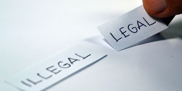 ARAG Experten warnen vor der Bestechungsfalle bei Präsenten
