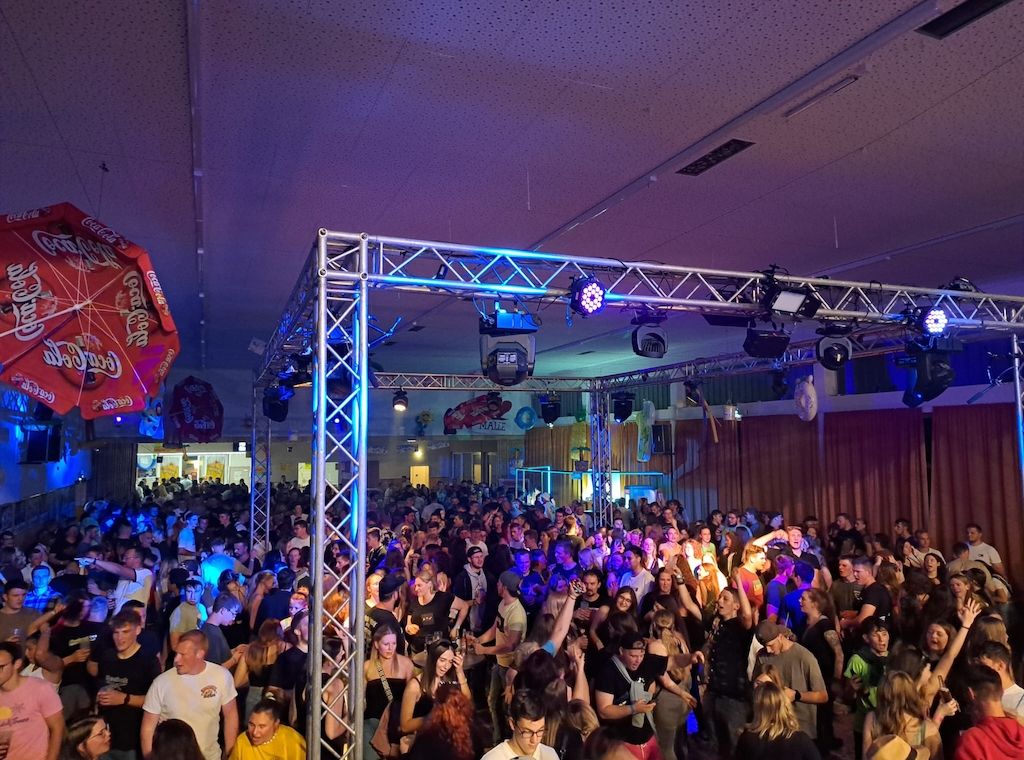 Purer Mallorcastyle: Ballermann Radio Party heizt Stangenroth ein