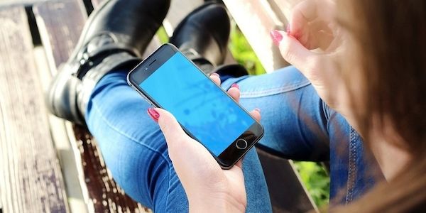 ARAG über Roaming: Kosten beim Telefonieren mit dem Handy können im Ausland anfallen