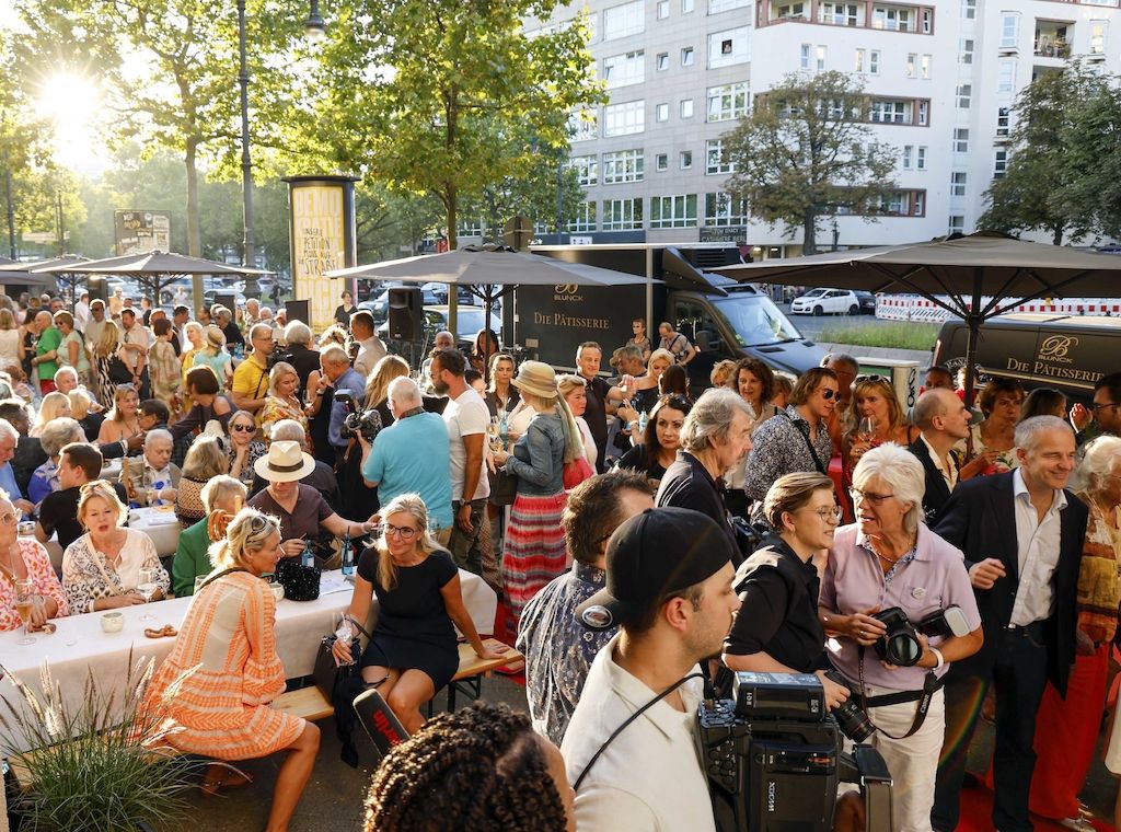 So feierten Promis und Geschäftsleute das legendäre Sommerfest bei Foto Urbschat am Berliner-Kurfürstendamm!