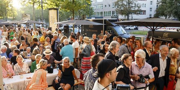 So feierten Promis und Geschäftsleute das legendäre Sommerfest bei Foto Urbschat am Berliner-Kurfürstendamm!