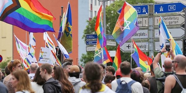 Wegner: "Regenbogenfahne steht für die Grundwerte dieser Stadt"