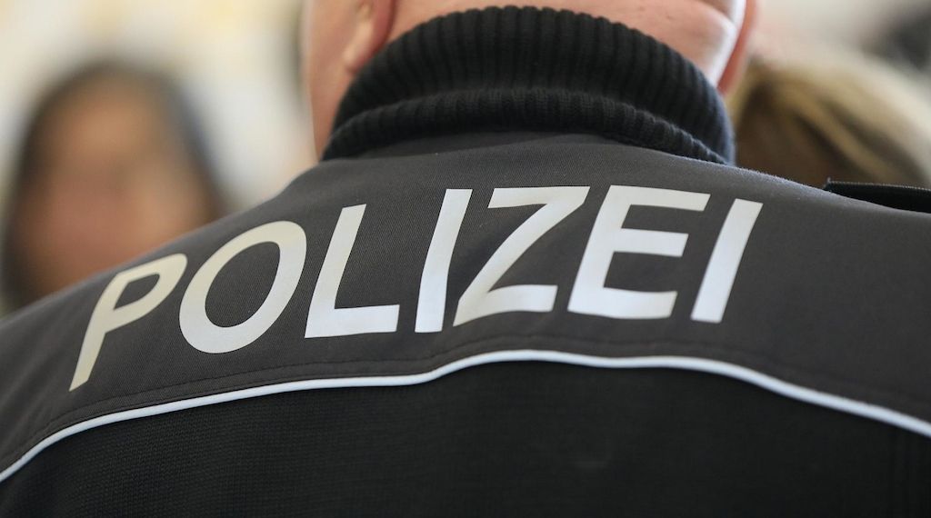 Mann überfällt in Frankfurt-Altstadt Senior und raubt Goldkette