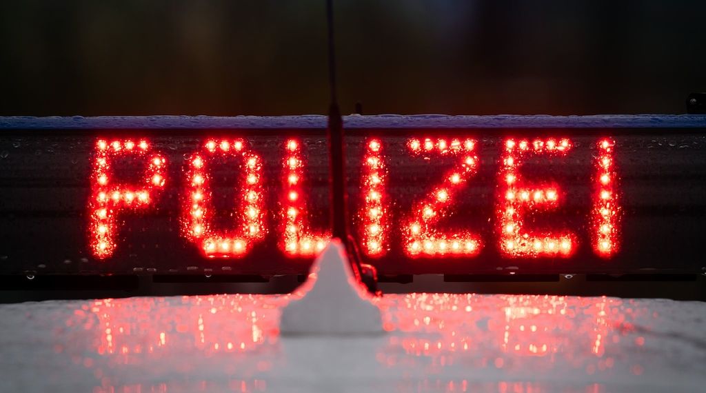 Baum erschlägt Autofahrer in Neuruppin
